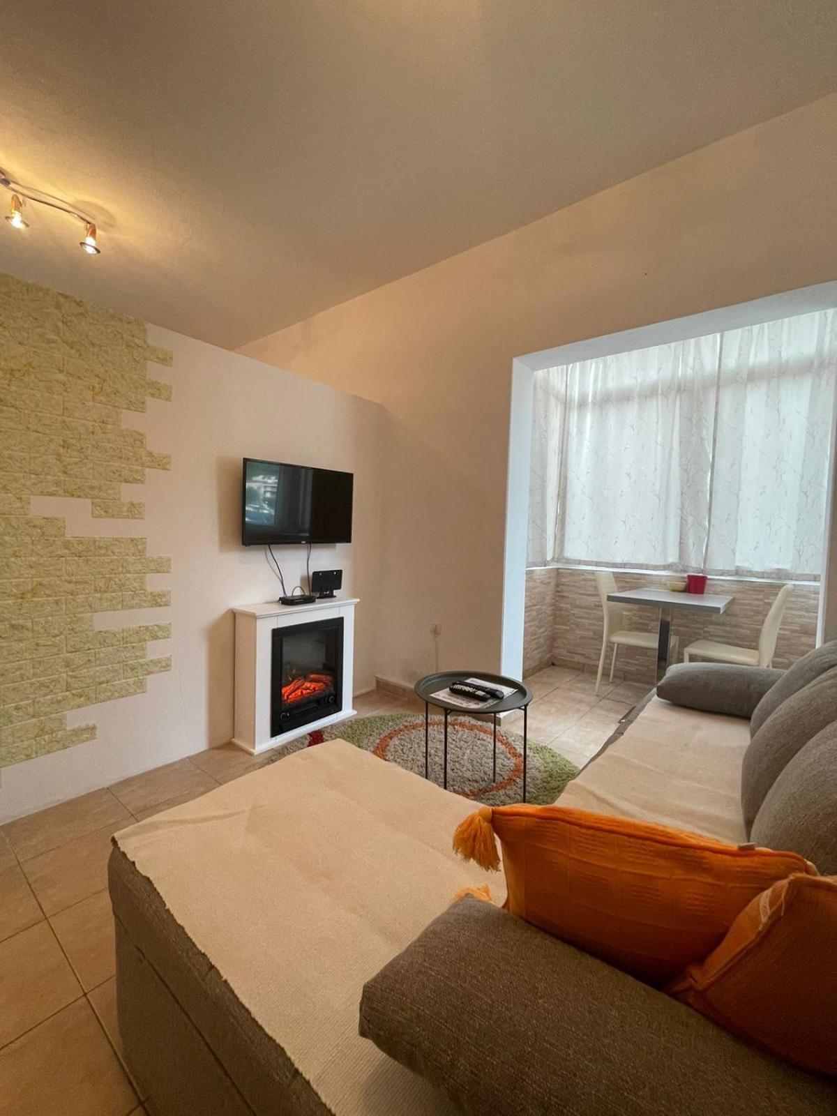 Villa Nela Тиват Екстериор снимка