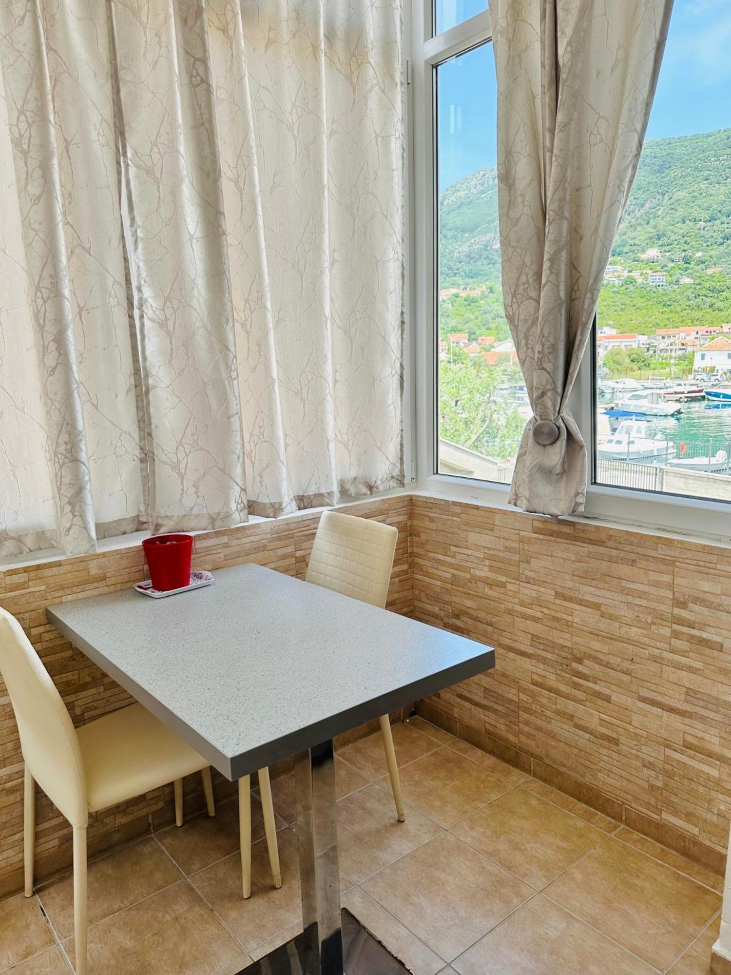 Villa Nela Тиват Екстериор снимка